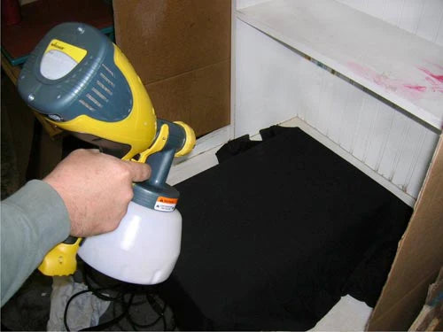 Applying pretreatment to a dark shirt with a pretreatment sprayer